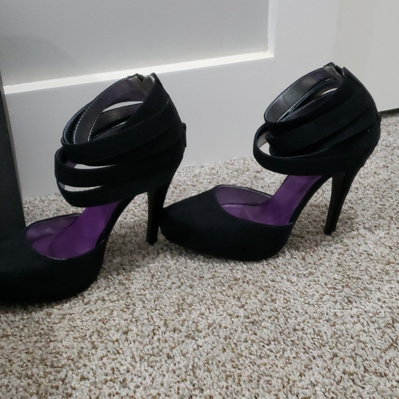 ⭐New Listing⭐ Michael Antonio suede strappy pumps - Picture 3 of 7
